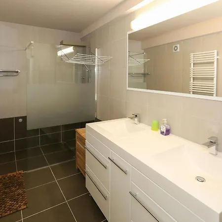 Decuman Spacious Family In Apartment