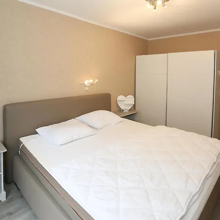 Spacious Coastal Retreat * 미들케르케