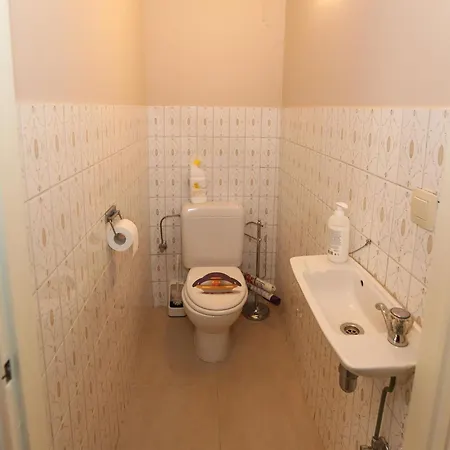 Spacious Coastal Retreat 미들케르케