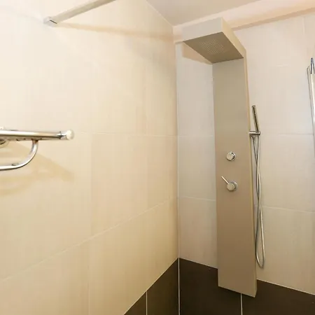 아파트 Spacious Coastal Retreat 미들케르케