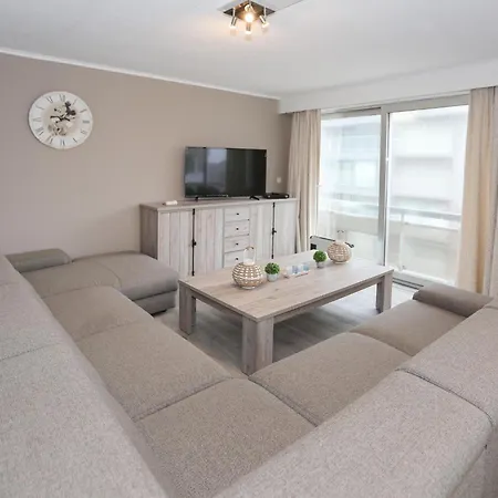 Spacious Coastal Retreat