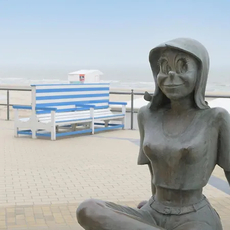 Spacious Coastal Retreat 아파트 *