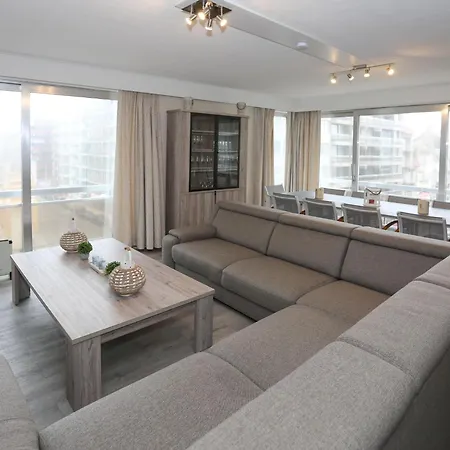 Lägenhet Spacious Coastal Retreat