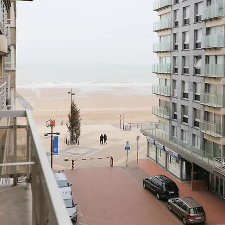 Lägenhet Spacious Coastal Retreat