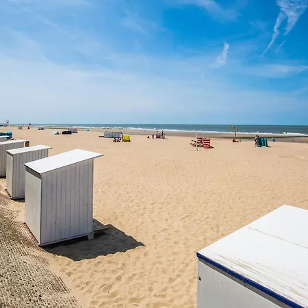 Spacious Coastal Retreat *