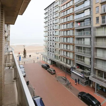 Spacious Coastal Retreat * Middelkerke