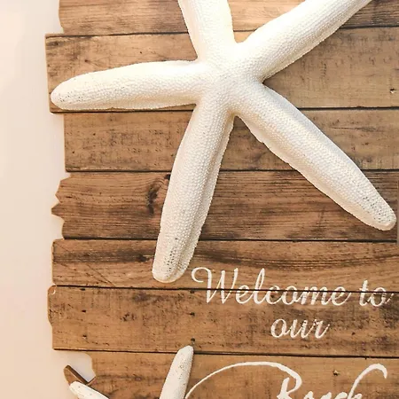 아파트 Spacious Coastal Retreat *