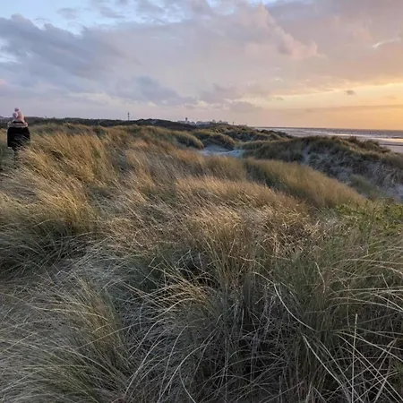 아파트 Spacious Coastal Retreat 미들케르케