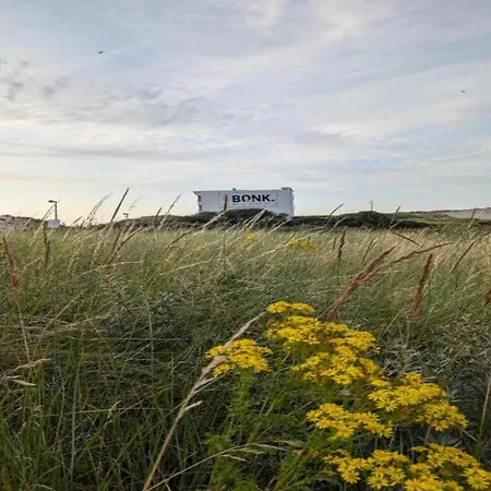 아파트 Spacious Coastal Retreat